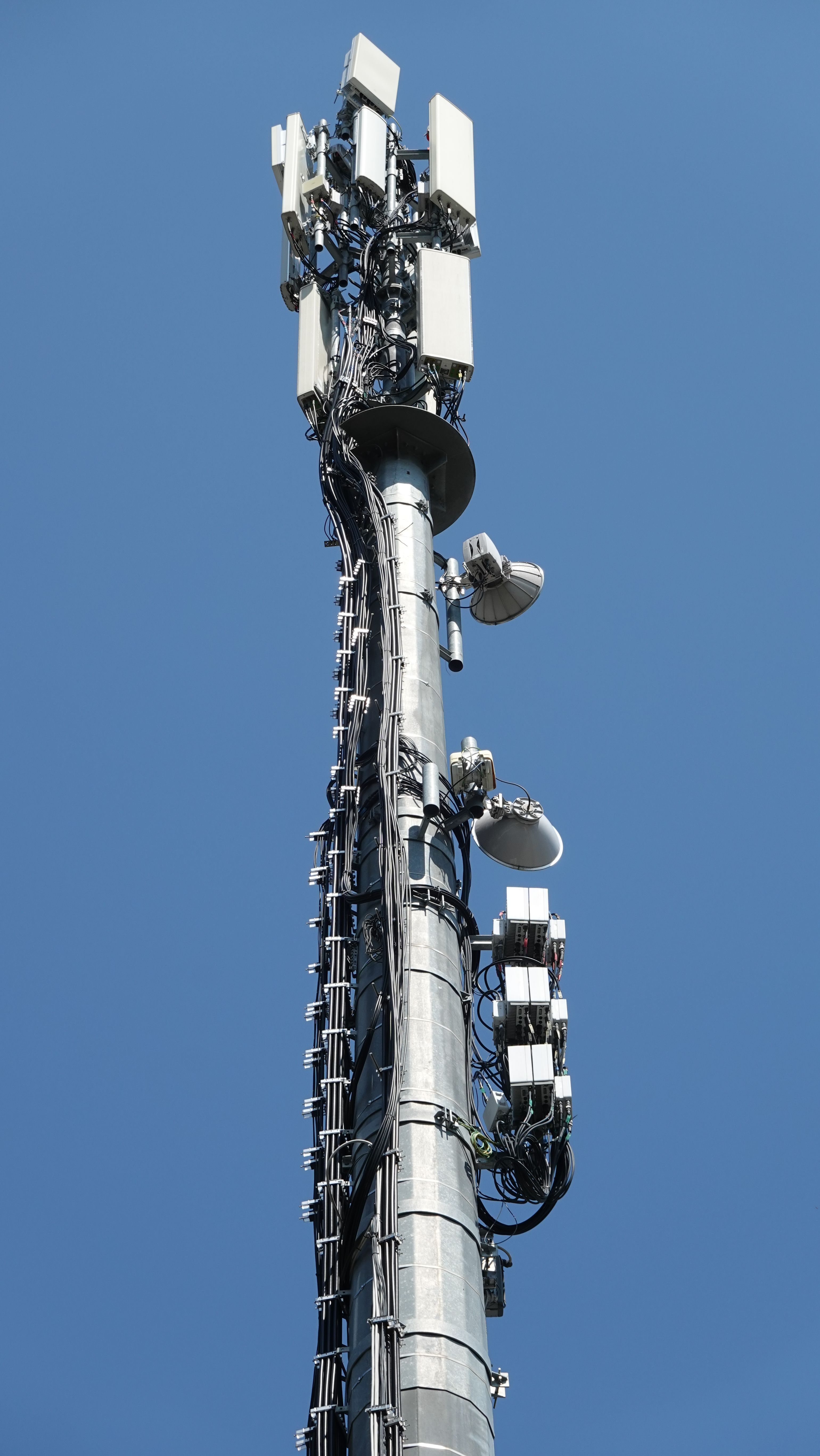 Die Antennen von Vodafone und Zefironet im August 2025