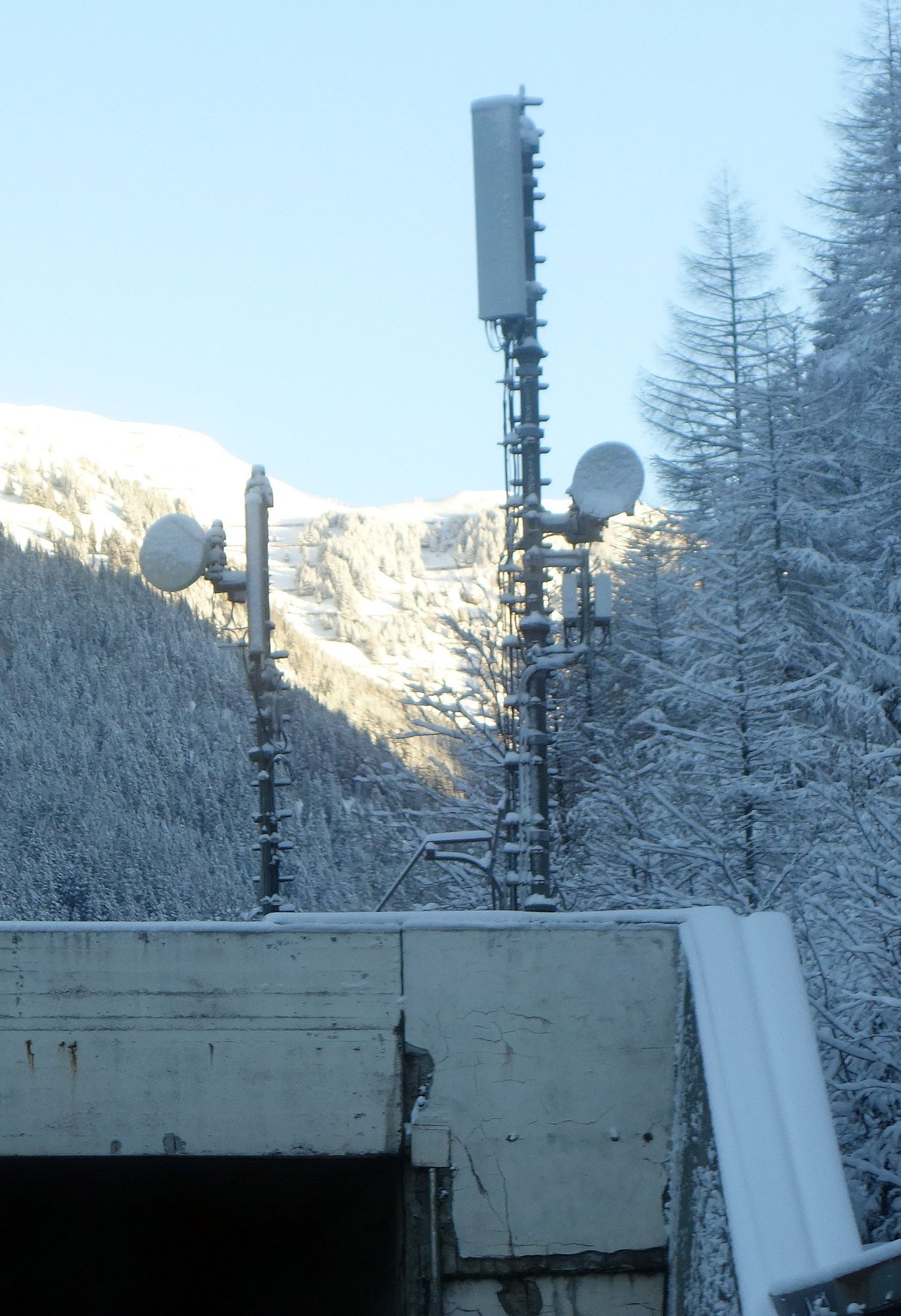 Die Antenne von Wind3 (rechts) im Jänner 2020