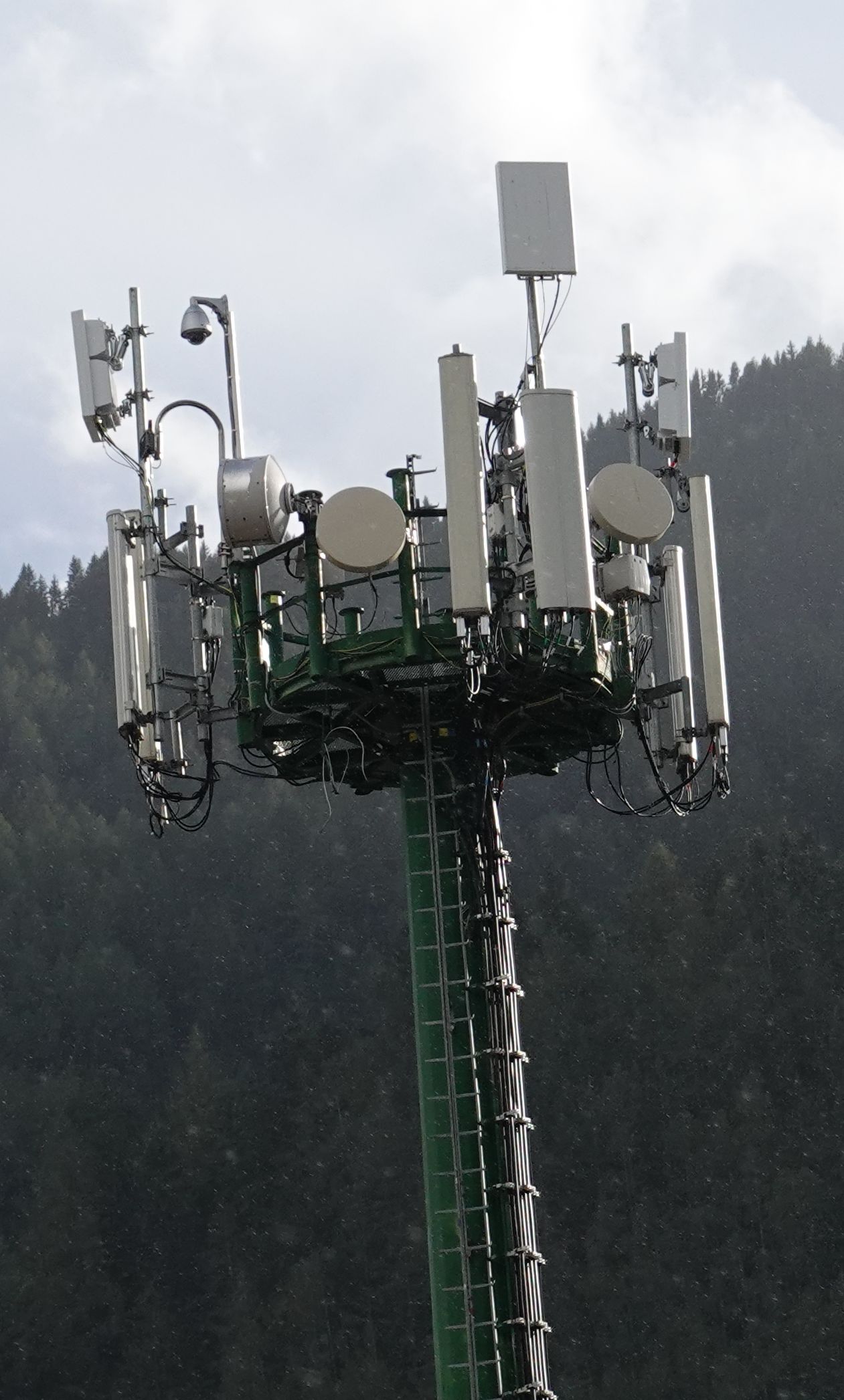 Die Anlage im September 2022 mit den 5G-Antennen