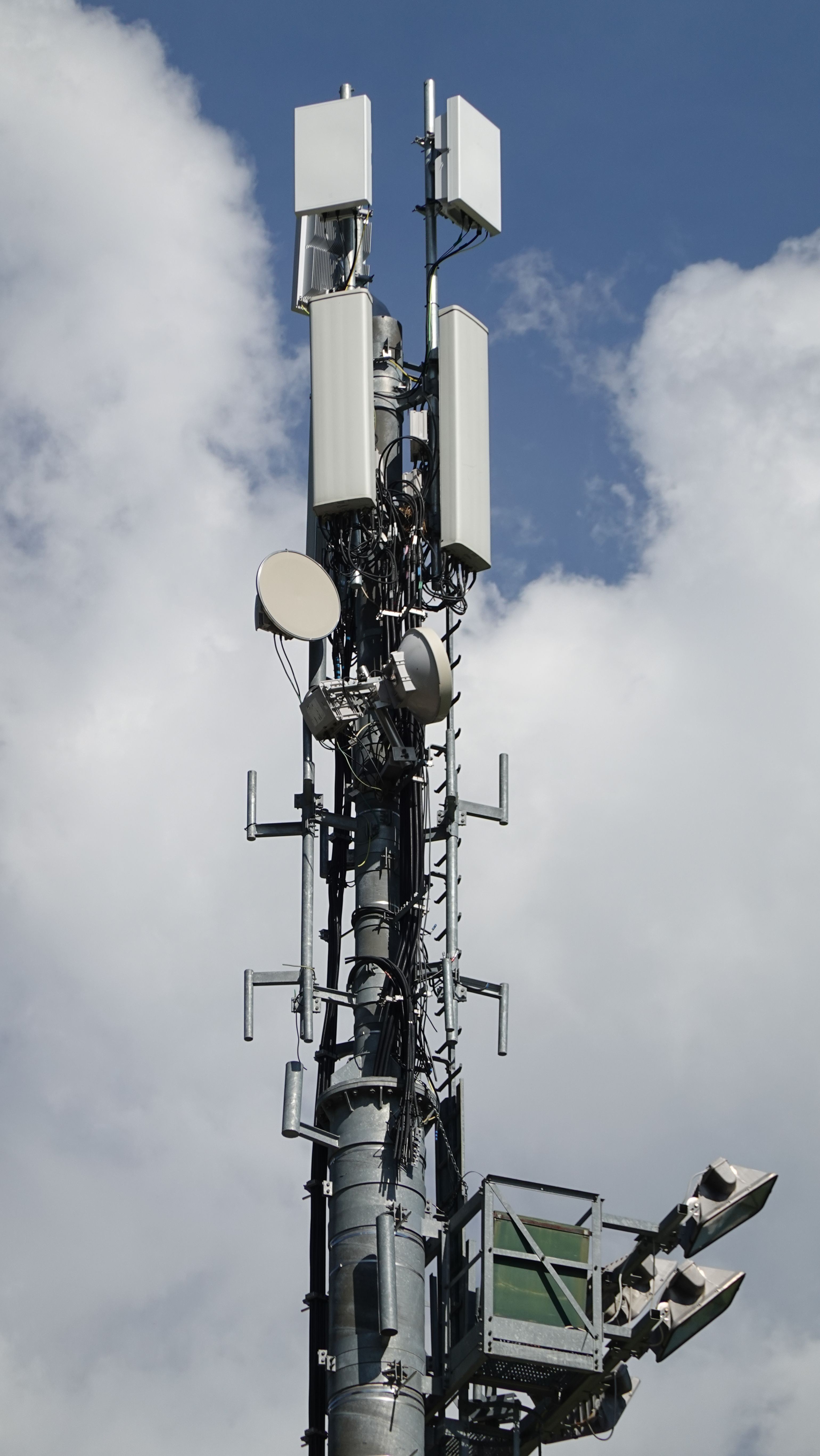 Die Anlage von Windtre im August 2022. Die Antennen von Tim sind inzwischen abgebaut 