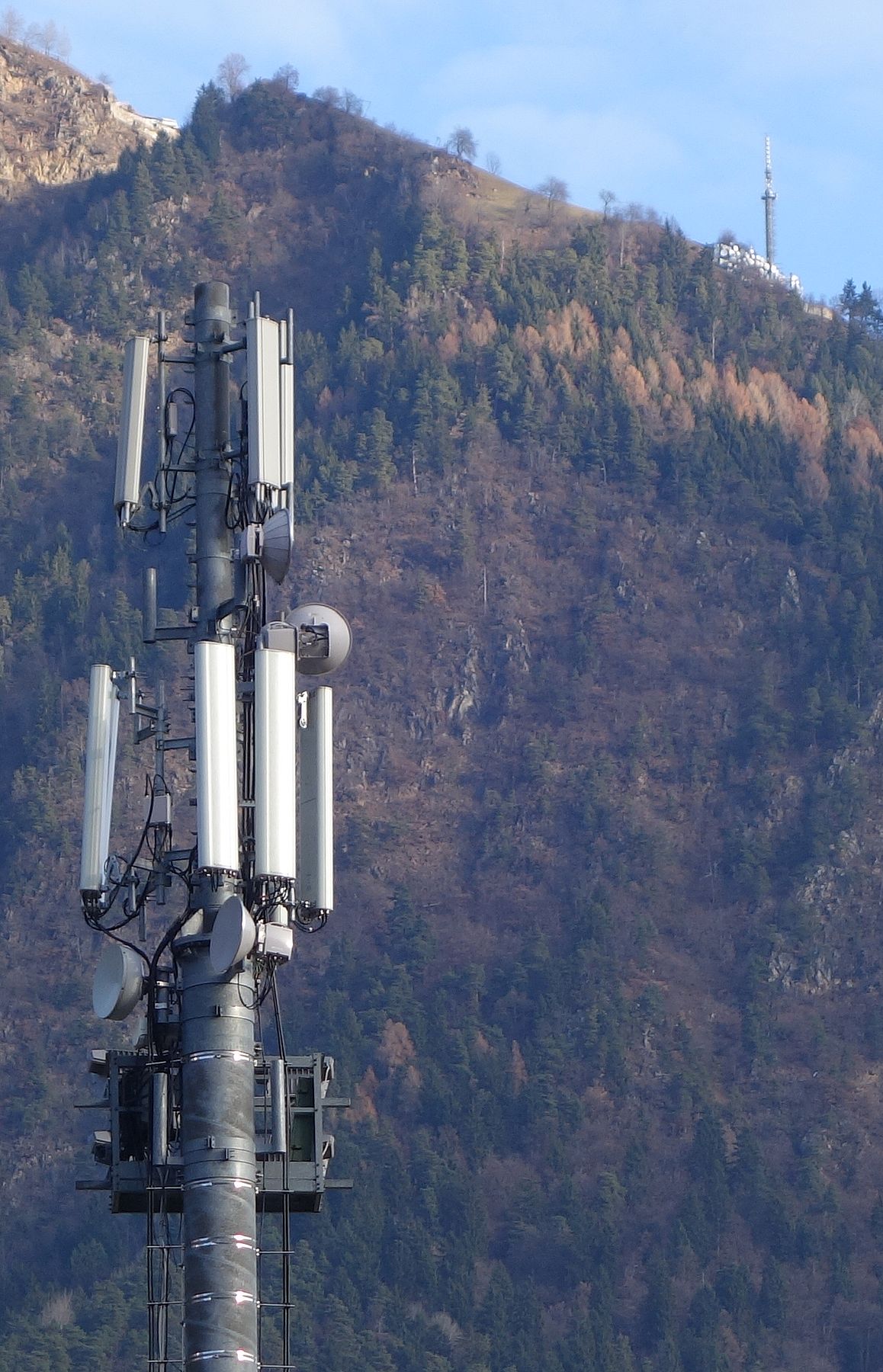 Die Anlage mit den Antennen der drei Betreiber im Dezember 2016.
