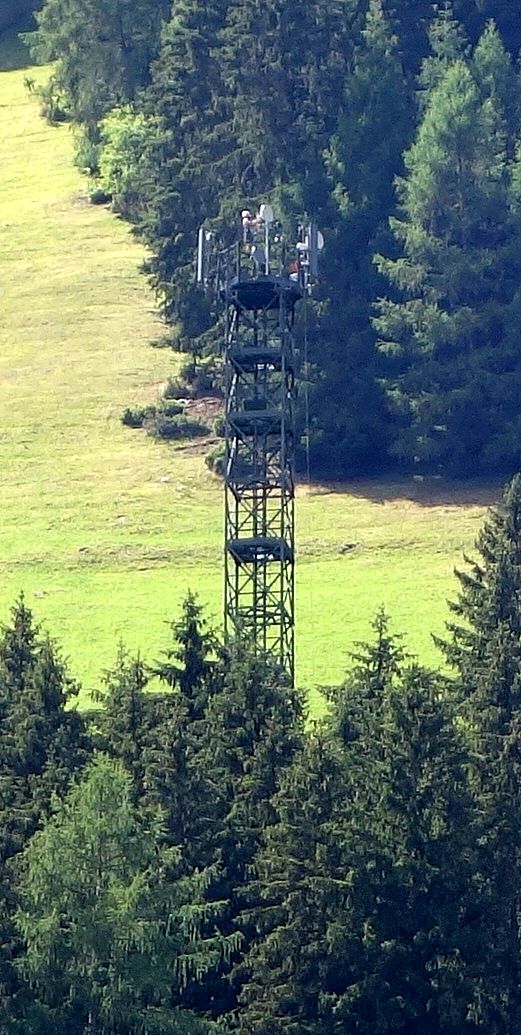 Die Anlage im Juli 2018. Es werden gerade Mastarbeiten durchgeführt.