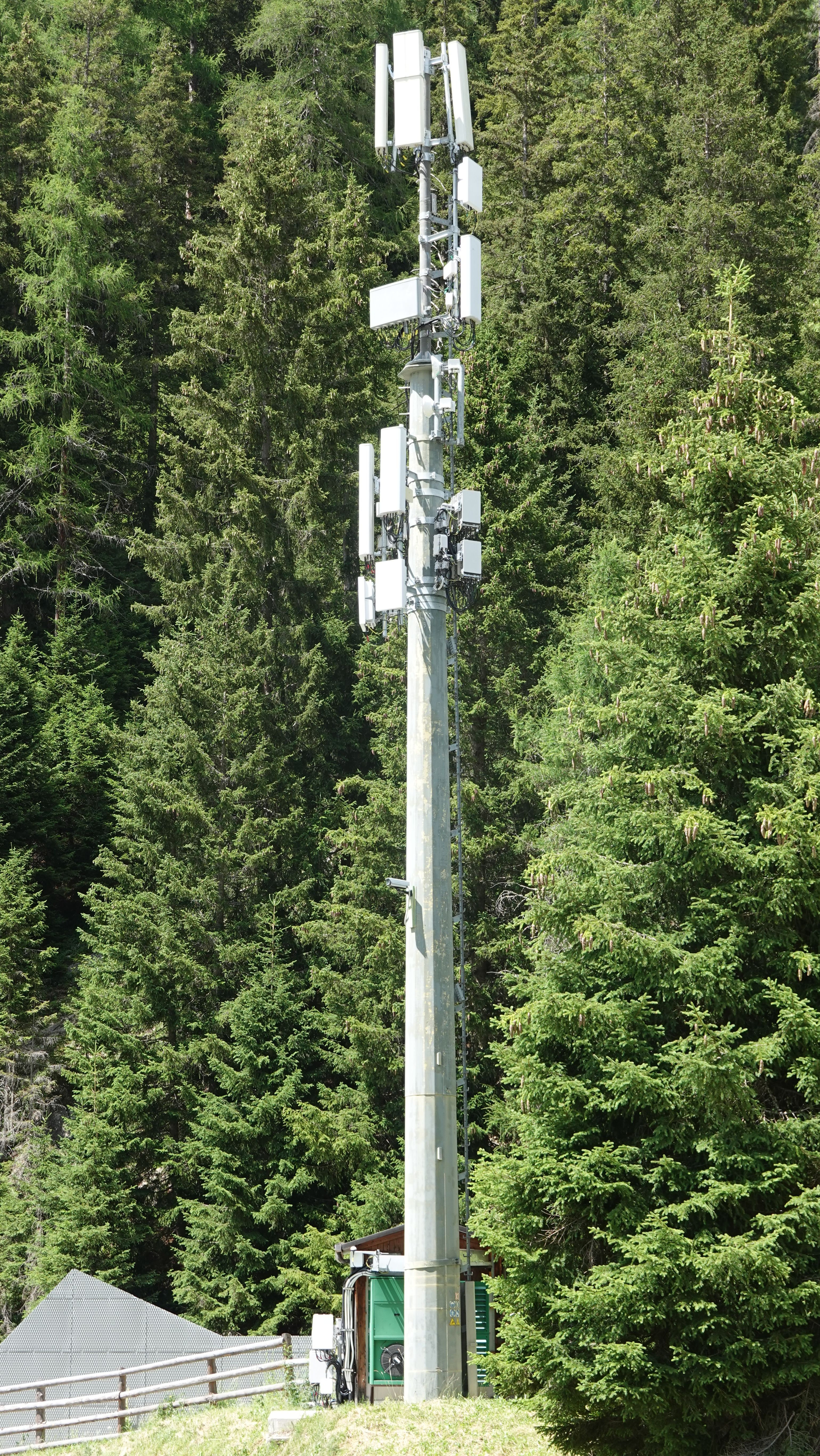 Die Antennen von Fastweb-Vodafone und Zefironet im Juli 2026