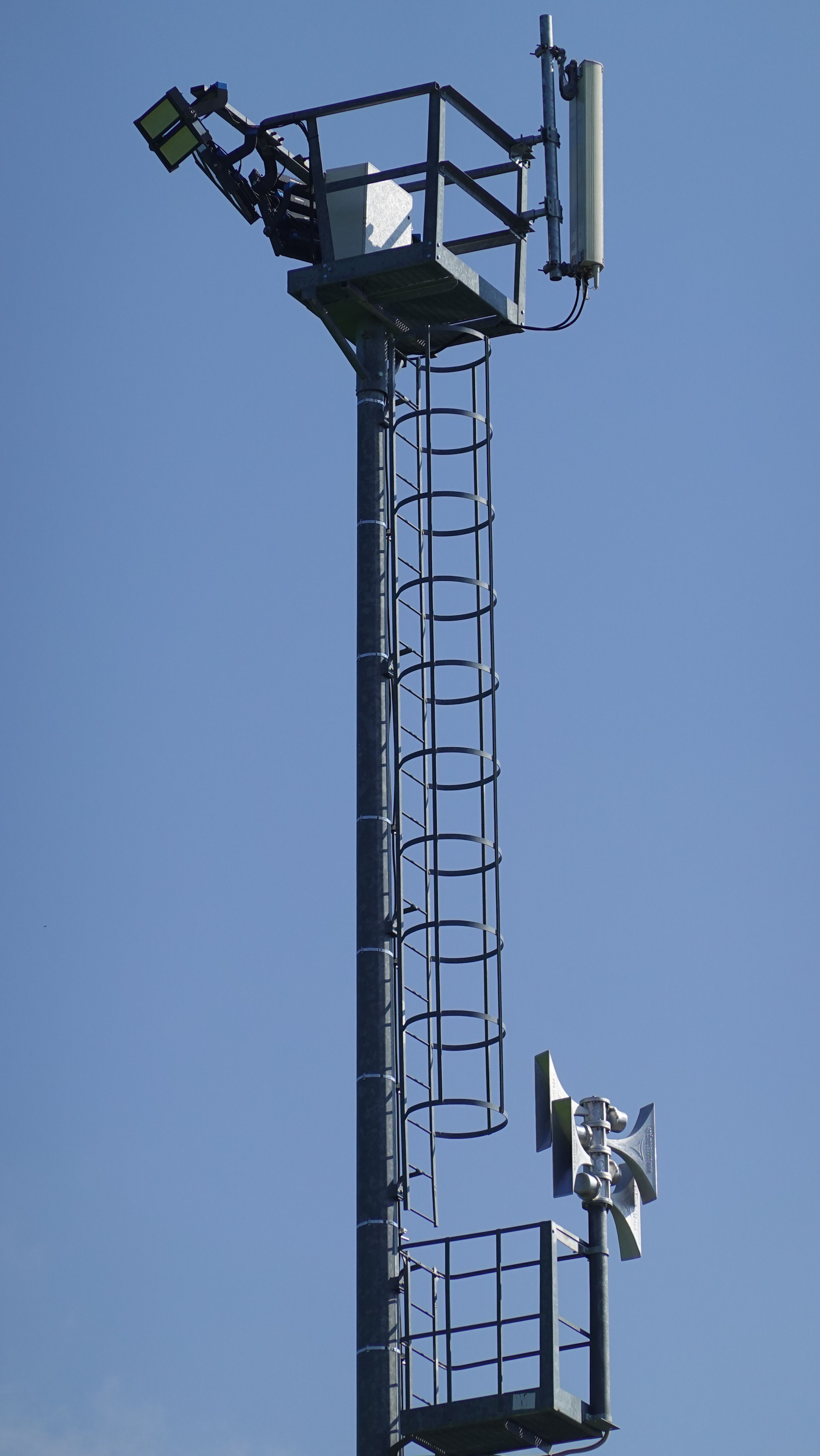 Die Antenne auf dem Fußballplatz im Juli 2026