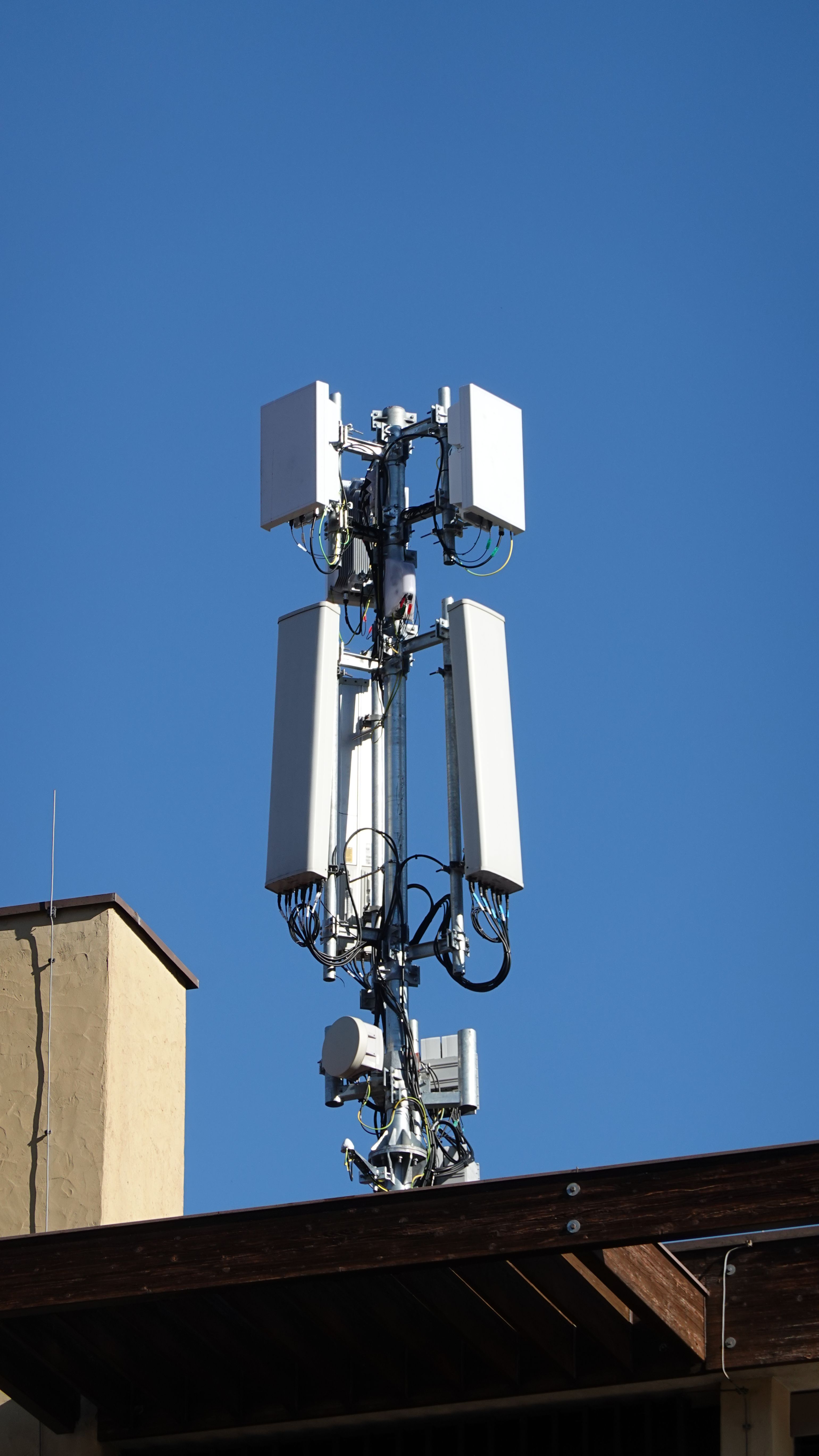 Die Anlage im Oktober 2022 mit den 5G-Antennen
