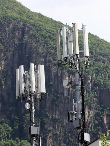 Die Antennen von Tim und Vodafone. Jetzt auch Tim mit 2 Antennen pro Sektor. Foto: Alex Ties