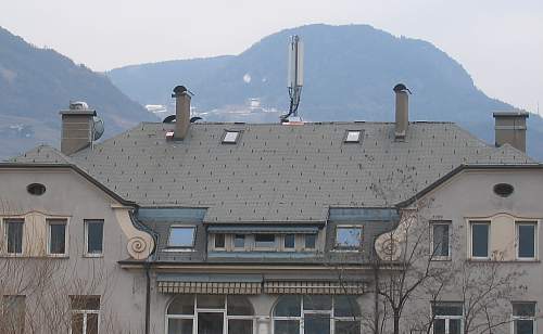 Das ex Enel-Gebäude mit abgebauten alten Antennensystemen