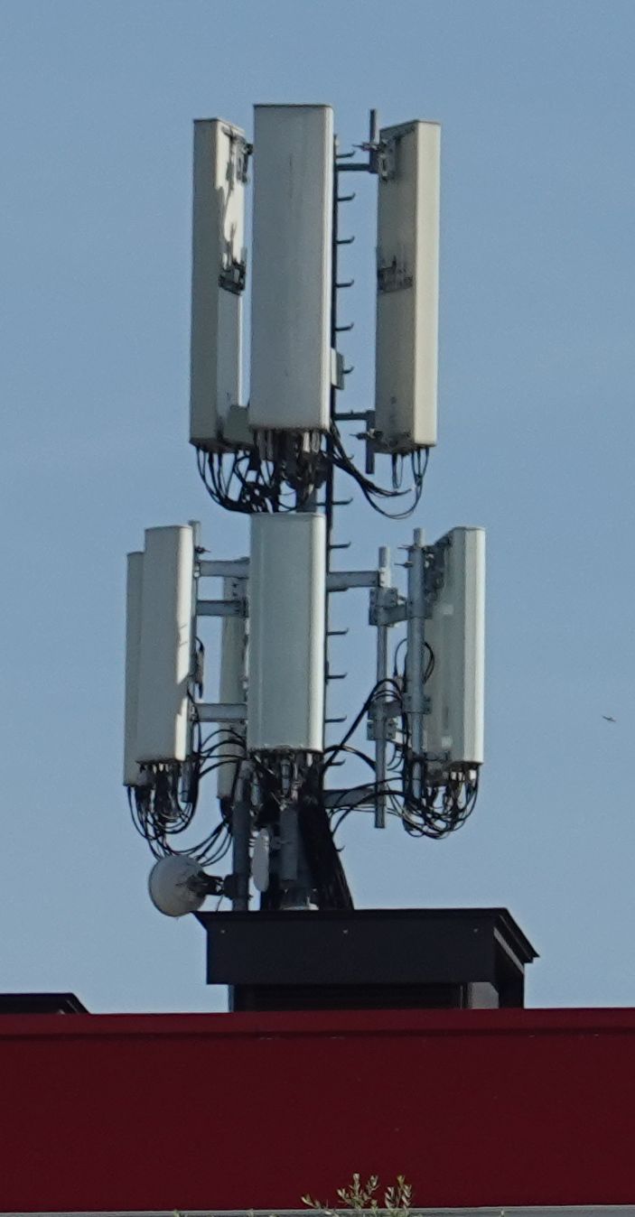 Die umgebauten Antennen von Tim und Vodafone im Mai 2022