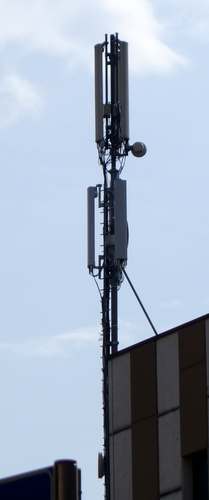 Die umgebaute Anlage mit den neuen Antennen von H3G im Juli 2015.