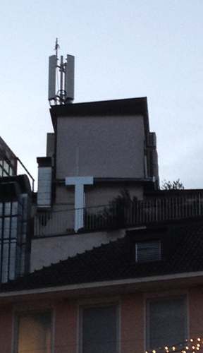 Die Antennen von Vodafone auf dem Sportler-Haus