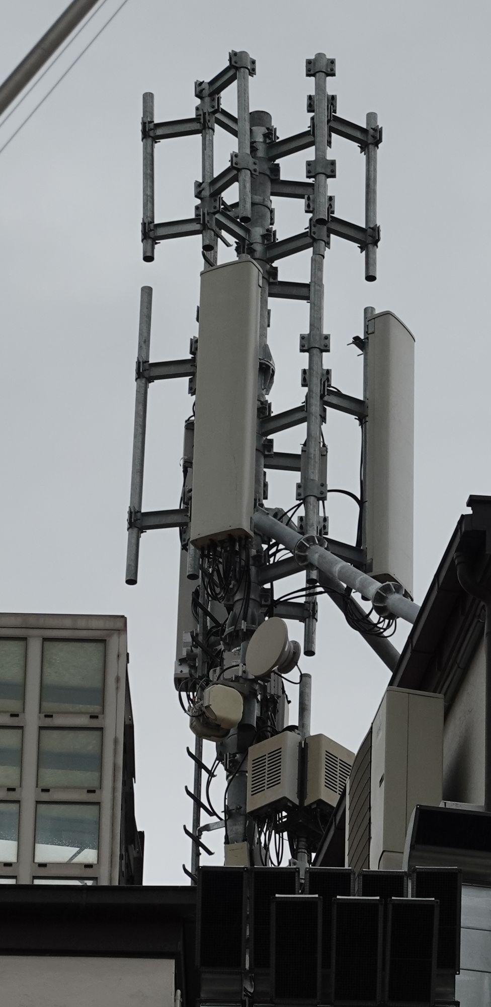 Die erweiterte Mechanik der Anlage im Juni 2020. Es fehlen noch die Antennen.