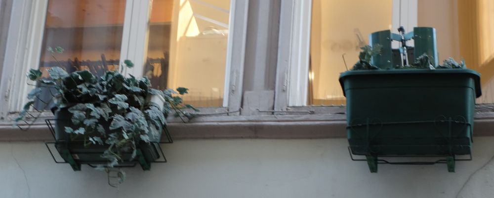 Die Antennen von Tim (links) und Vodafone
