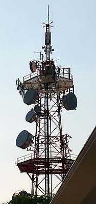 Der Masten der Telecom mit Tim, H3G und Vodafone