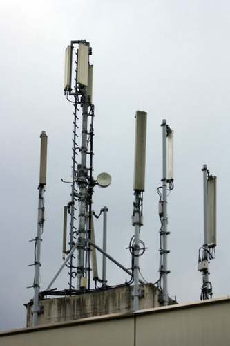Das Antennensystem von Vodafone und die Einzelantennen von Tim. Foto: Alex Ties