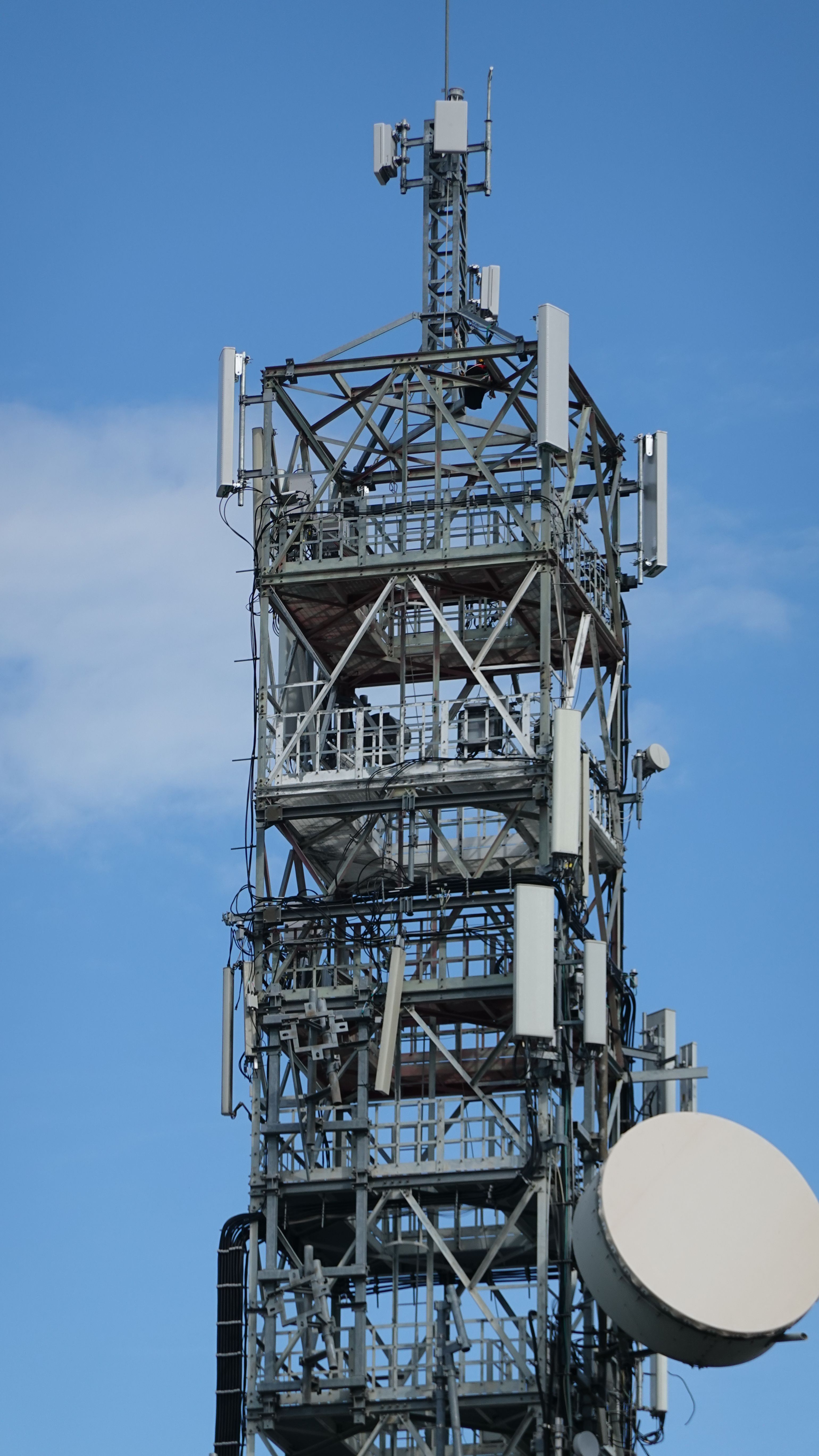 Die Anlage Mitte April 2022 mit den umgebauten Antennen