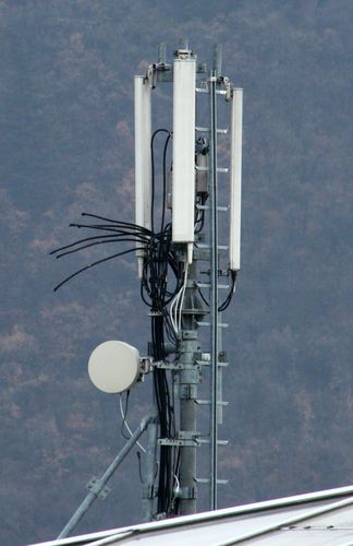 Die Antennen von H3G, die gerade (02.2017) umgebaut werden. Foto Alex Ties
