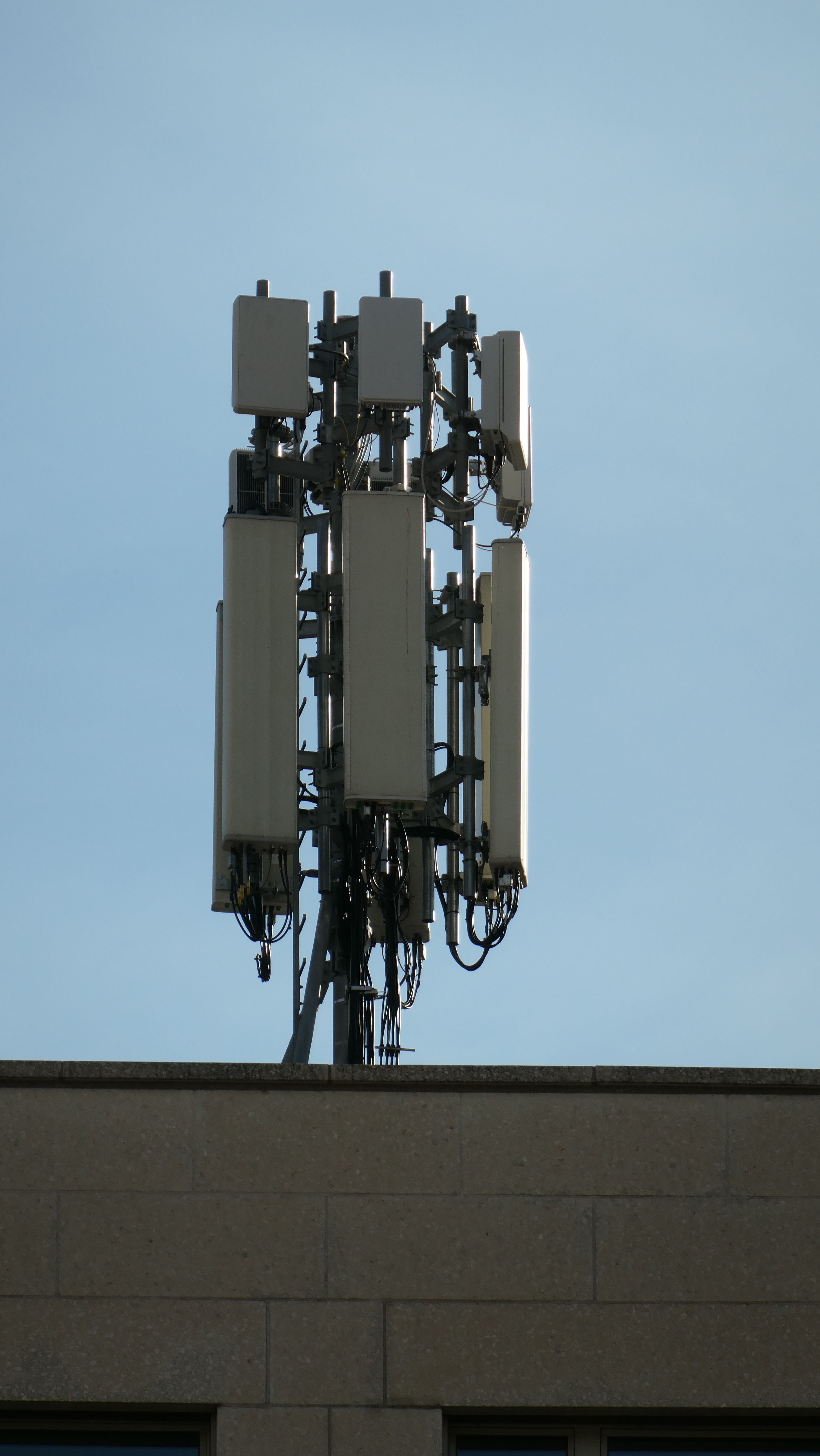 Die Antennen von Tim und Fastweb-Vodafone im Oktober 2026. Tim mit den neuen 5G-Antennen