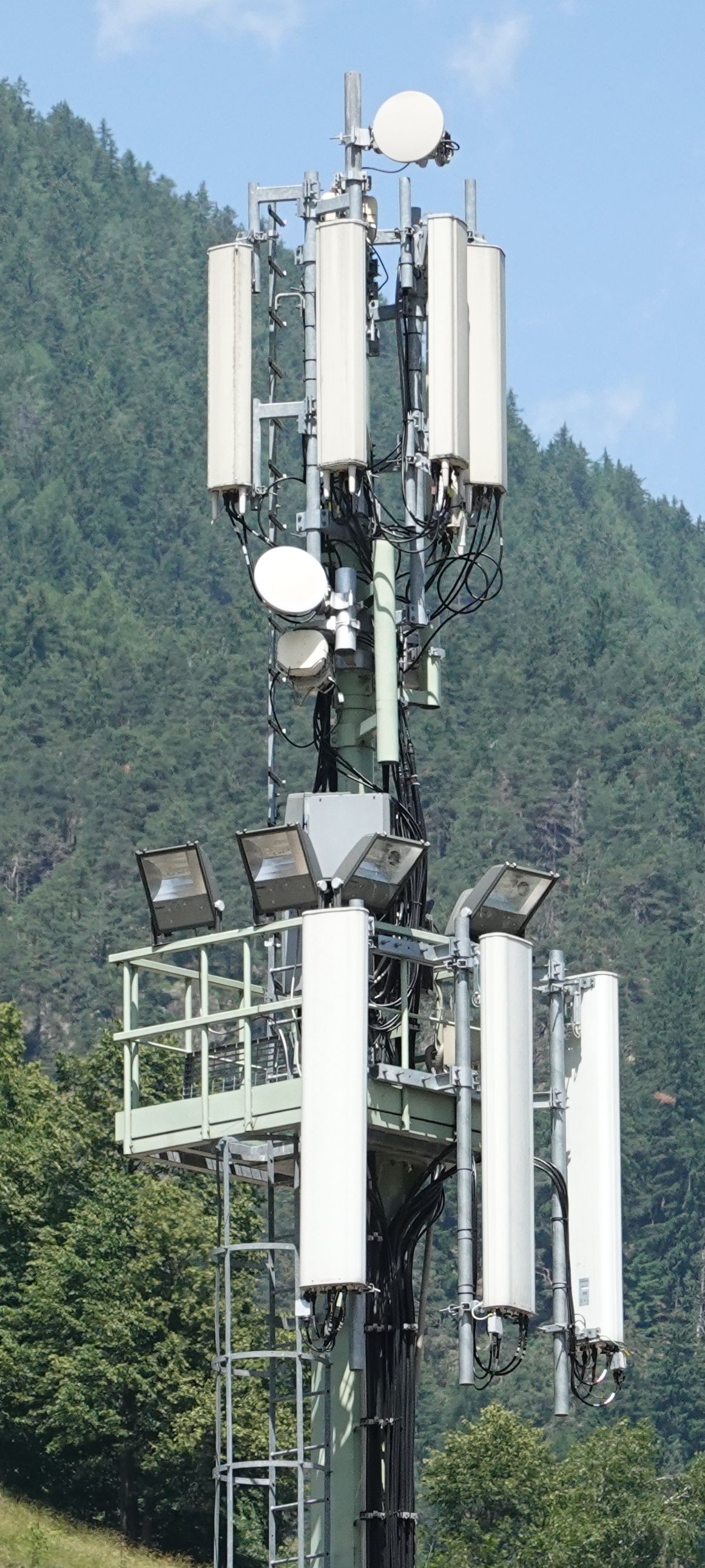 Die Antennen von Tim und Vodafone im Juni 2021