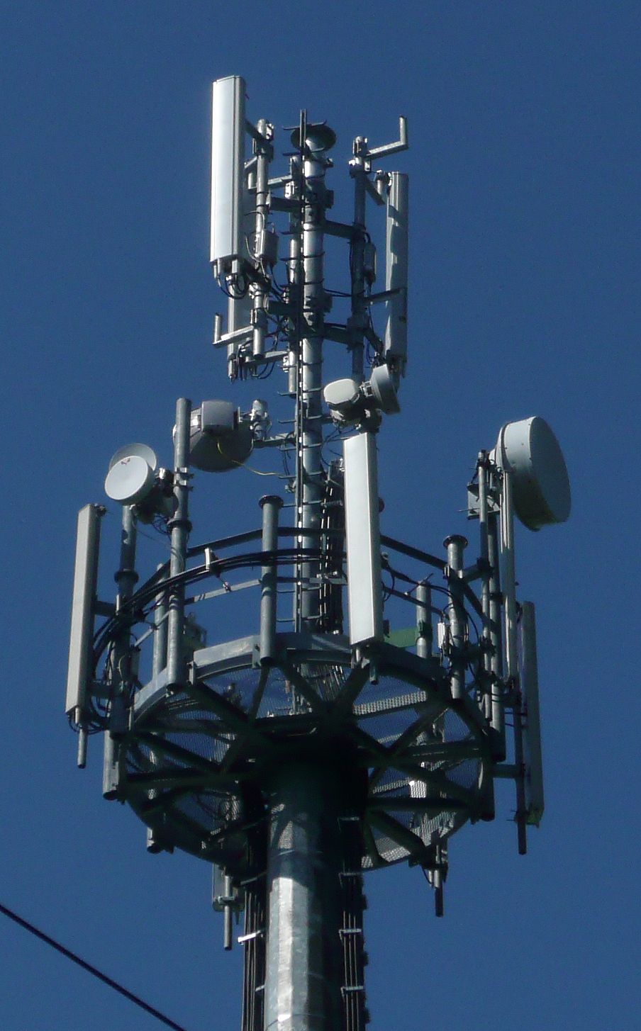 Die Anlage im Juli 2012 mit den Antennen von Vodafone und Tim