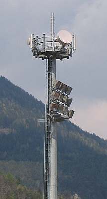 Der Lichtmast mit den Antennen von Tre.