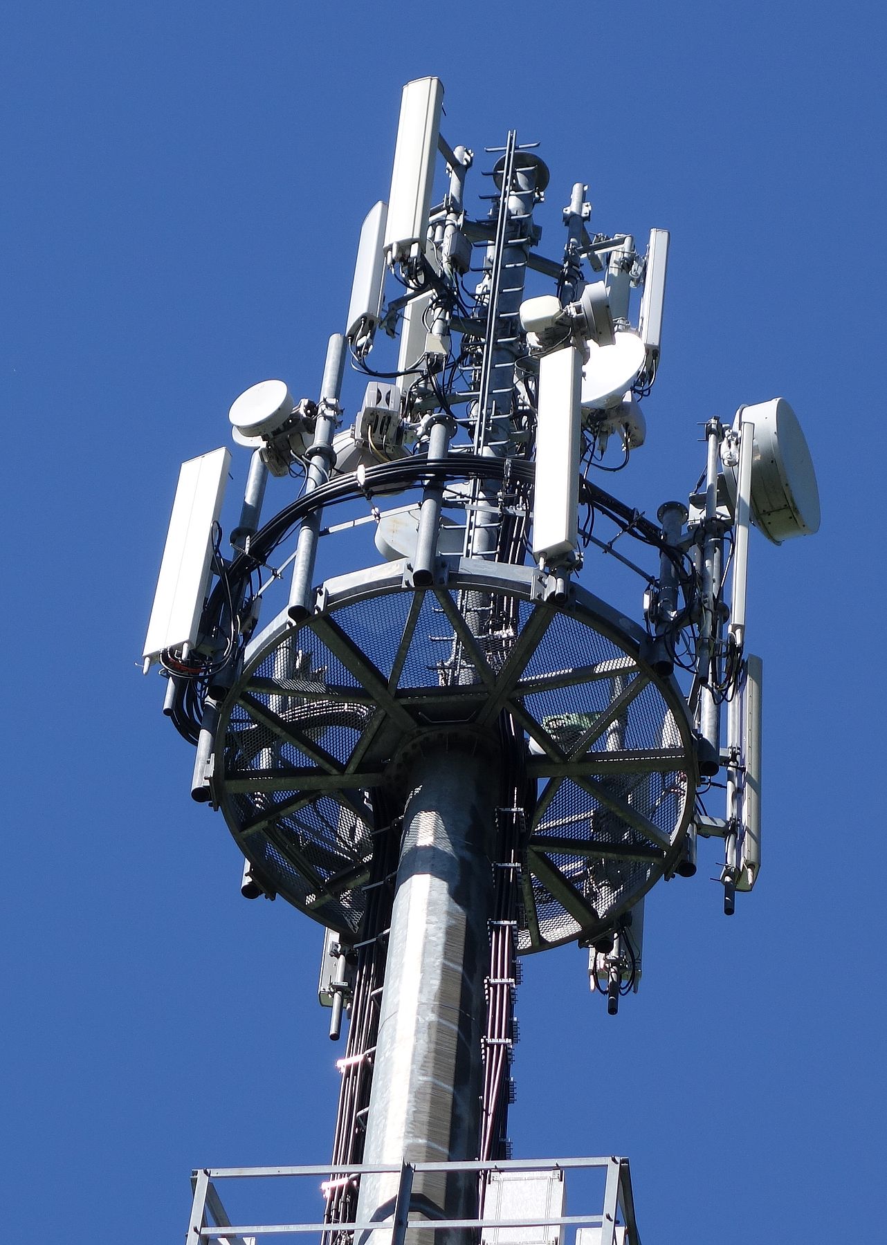 Die Antennen von Vodafone, Wind und Tim im Mai 2015