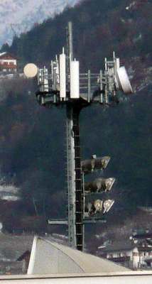 Die Anlage von H3G seit Jänner 2013 mit den Antennen von UMTS 900
