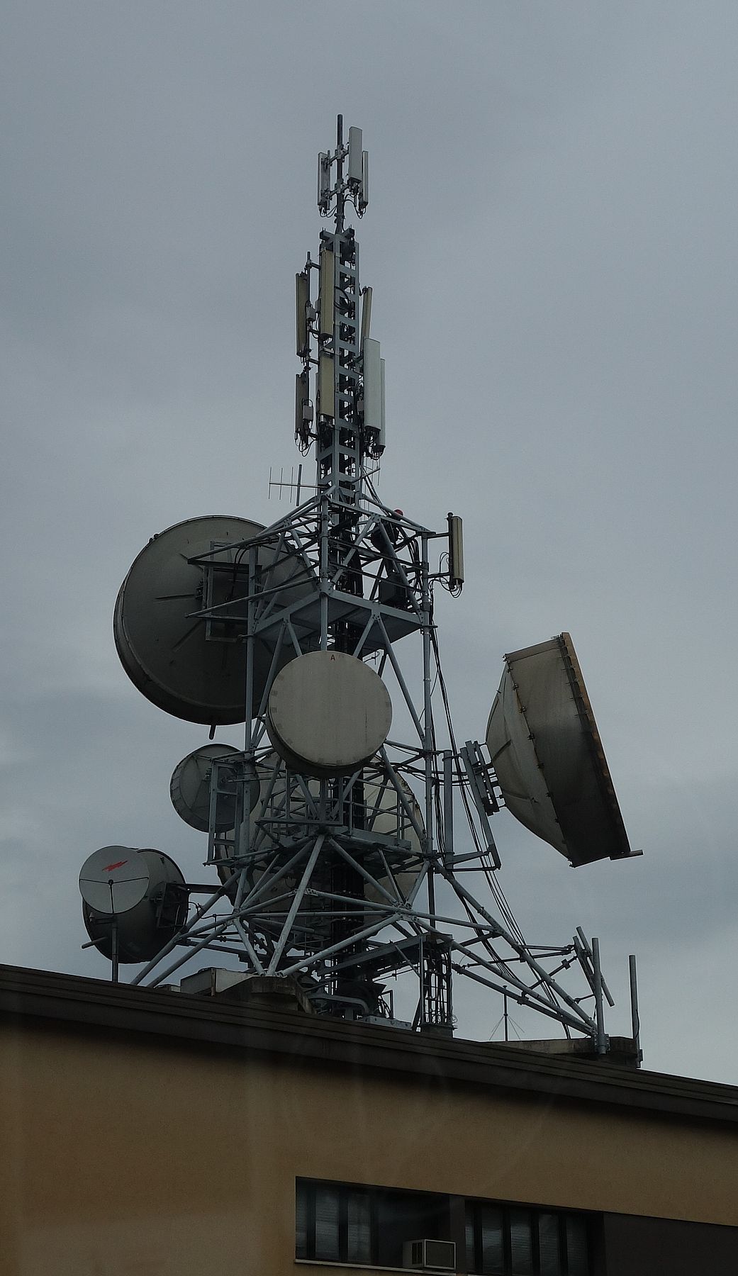 Die Anlage mit den Antennen für LTE im Feb. 2015