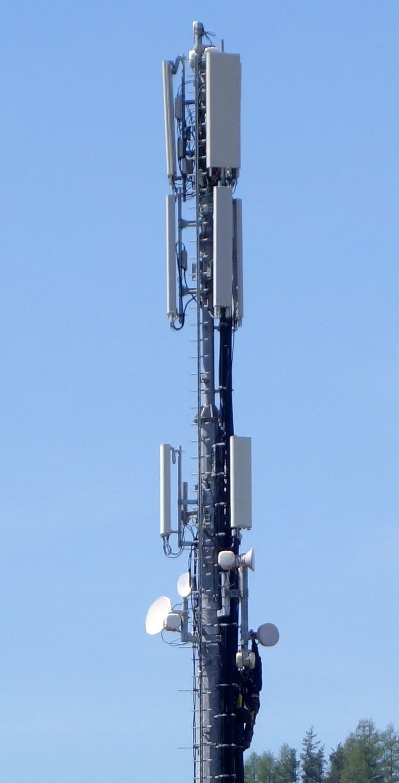 Die Anlage mit den Antennen der 3 Betreiber im April 2016.