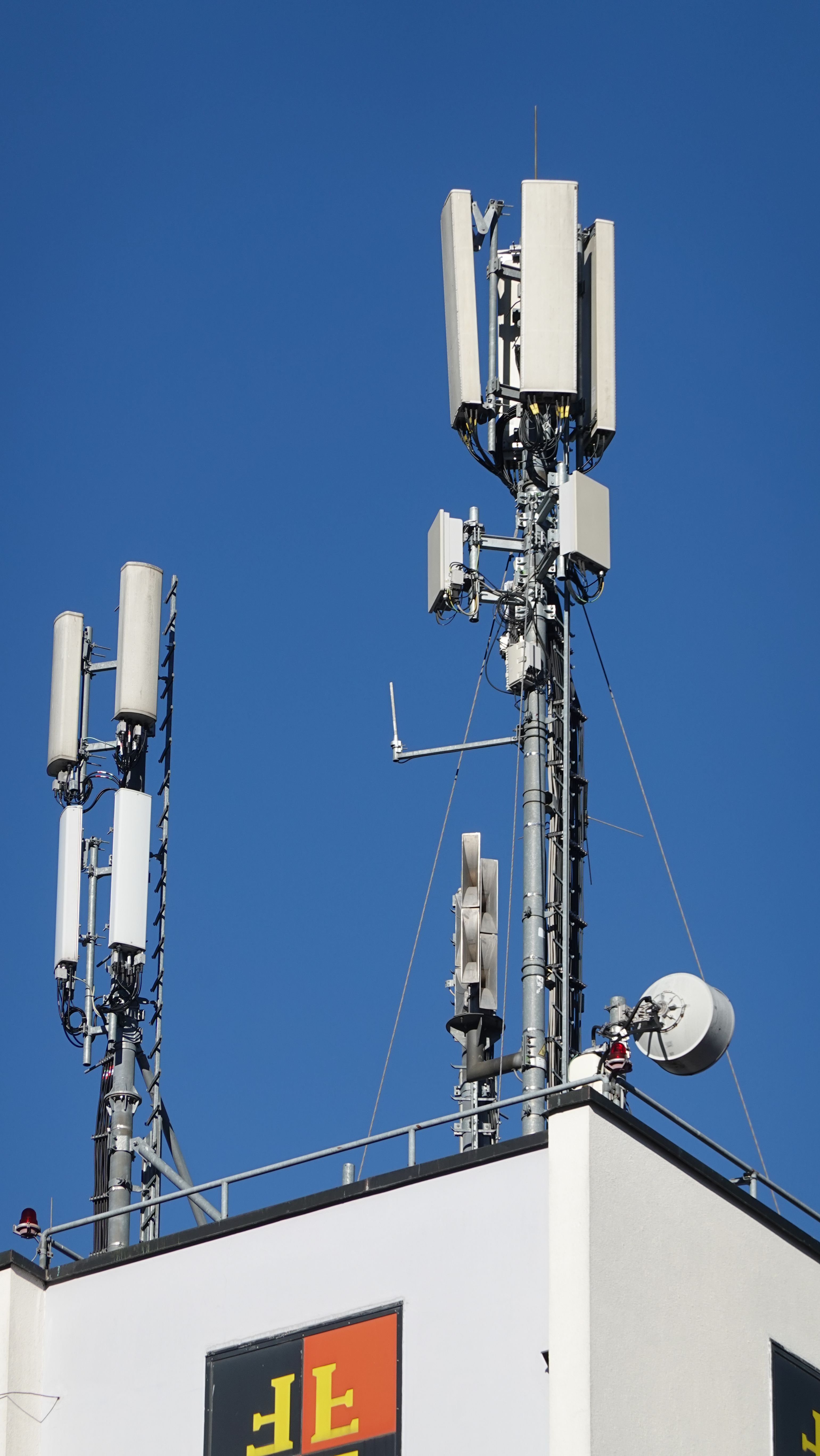 Die Antennen im Jänner 2026 von Süden aus gesehen.