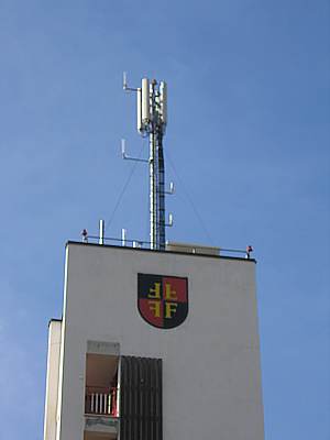 Die Antennen von Vodafone auf dem Feuerwehrgebäude