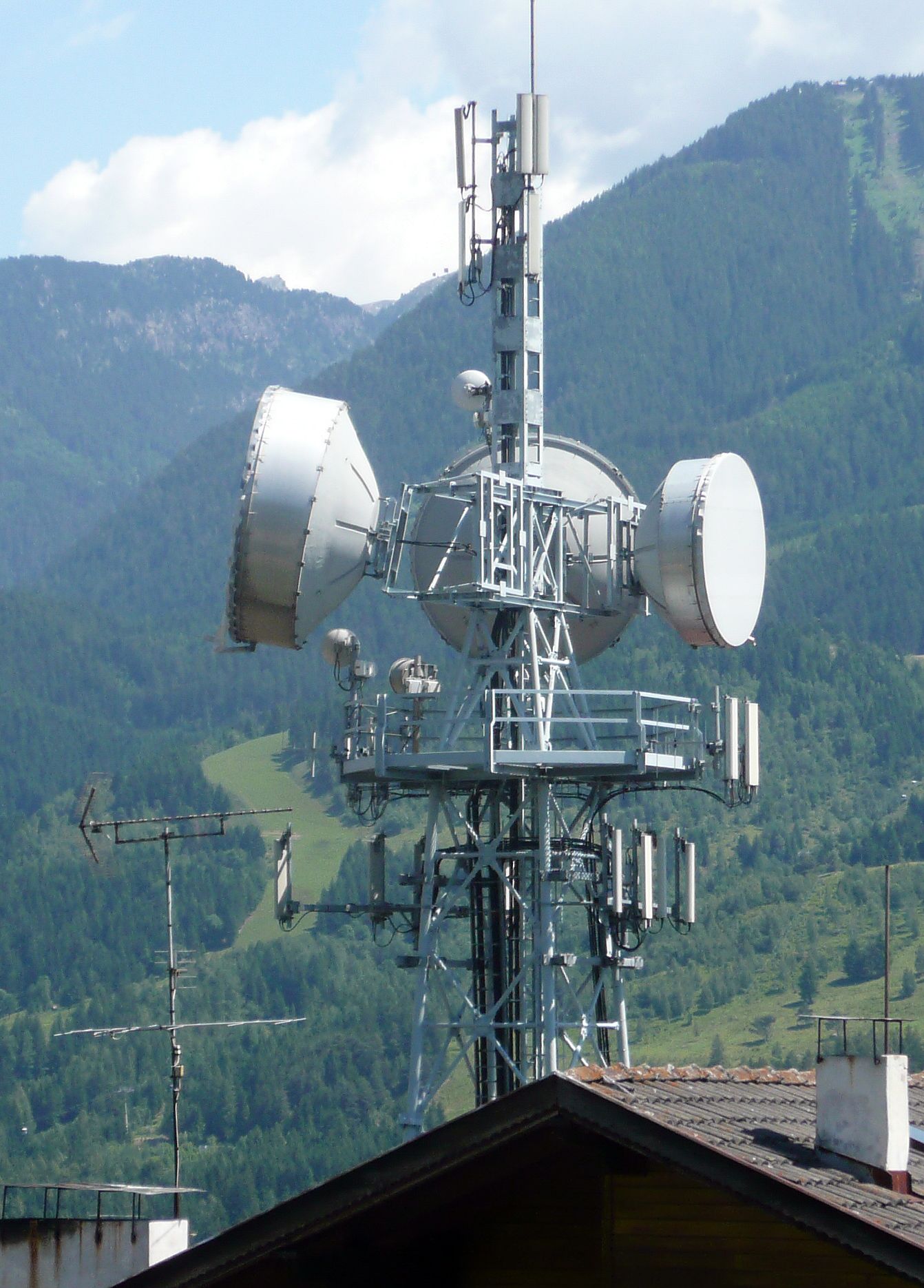 Die Antennen von Tim und Vodafone auf der Telecomanlage im Juni 2010