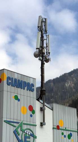 Die Antennen von Vodafone und Wind auf der Talstation der Seilbahn. Foto von Alex Ties.