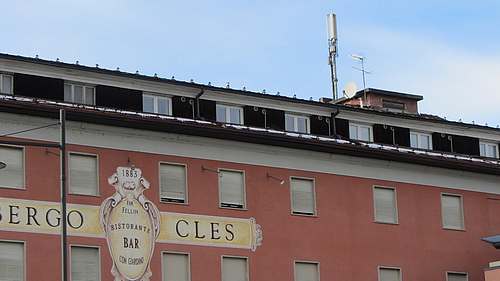 Die Antennen von Tim auf dem Albergo Cles