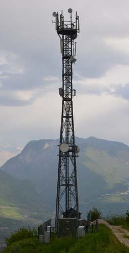 Die Anlage von Vodafone mit den Antennen von H3G.