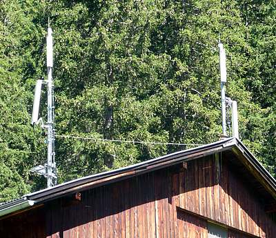 Die Anlage von T-Mobile auf einem Stadel