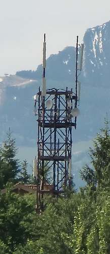 Die Antennen auf dem Masten der Telecom