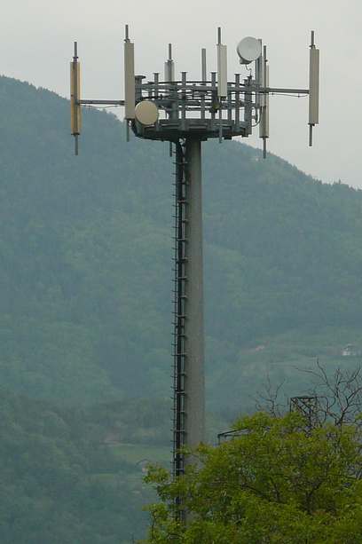 Die Antennen von Vodafone jetzt auf der Anlage von Wind. Der alte Masten von Vodafone wird abgetragen 2010.