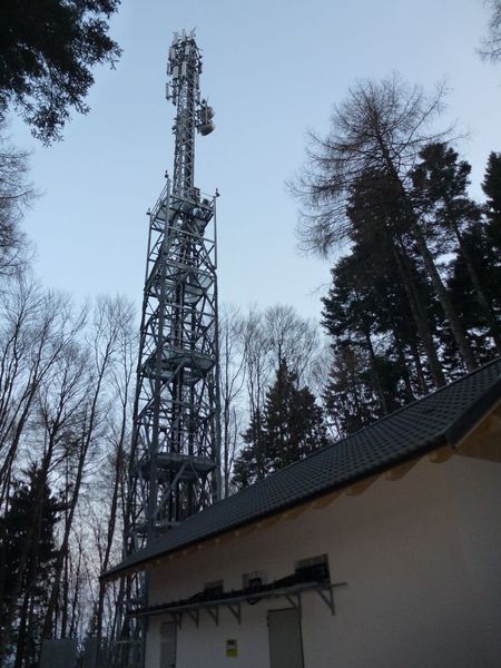 Die neue Anlage der RAS mit den Antennen aller Mobilfunkbetreiber.