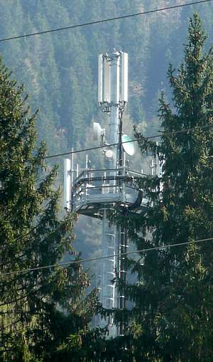 Die Anlage von Tim mit den Antennen von Vodafone