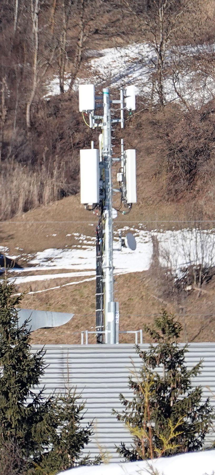 Die Anlage von Zefironet mit den 5G-Antennen im Februar 2026