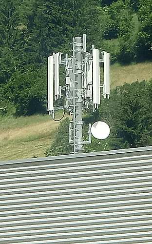 Die Antennen von Wind auf dem Betriebsgebäude von Leitner