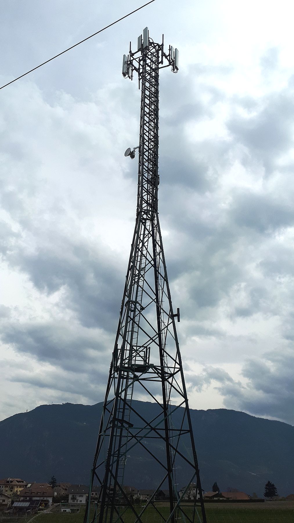 Die Anlage der RAS im April 2018 mit den Antennen von Tim