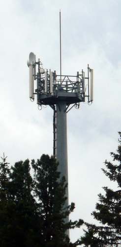 Die Anlage mit den Antennen von Tim und Vodafone