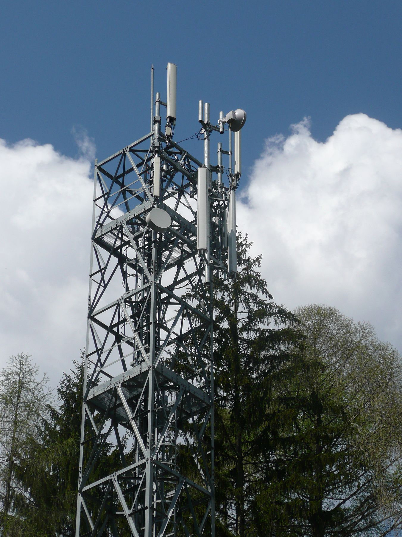 Die Anlage von Tim jetzt auch mit den Antennen von Wind im April 2010