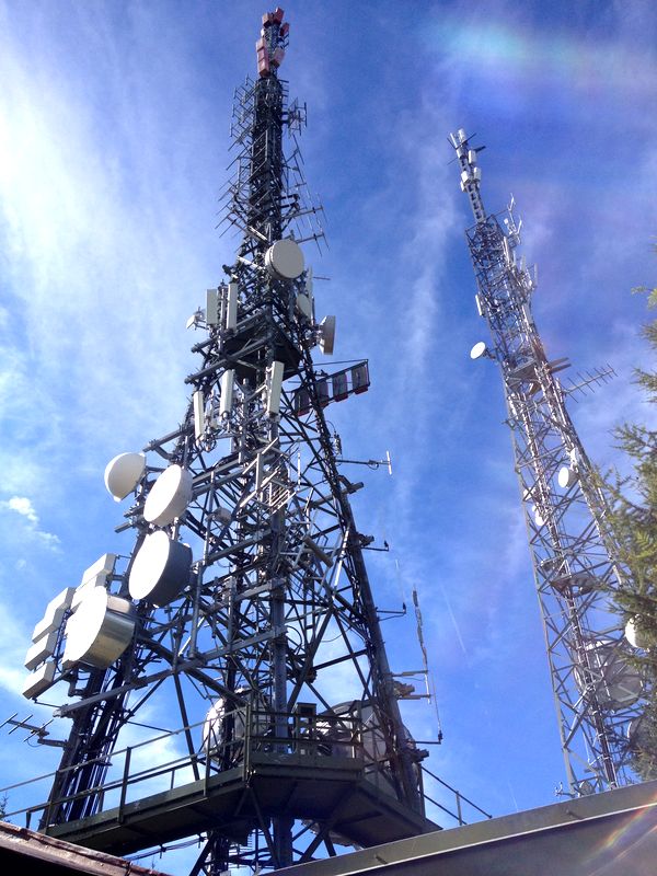 Die Anlagen im Oktober 2016. Im Vordergrund RAI mit Tim und Wind <br>und dahinter EI-Towers mit Vodafone und Tre.