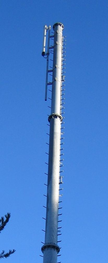 Der neue Rohrmast mit der Antenne von Tim im Dezember 2004