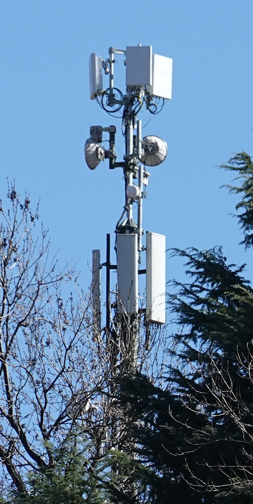 Die Anlage im März 2022 mit den 5G Band N78+B38 Antennen