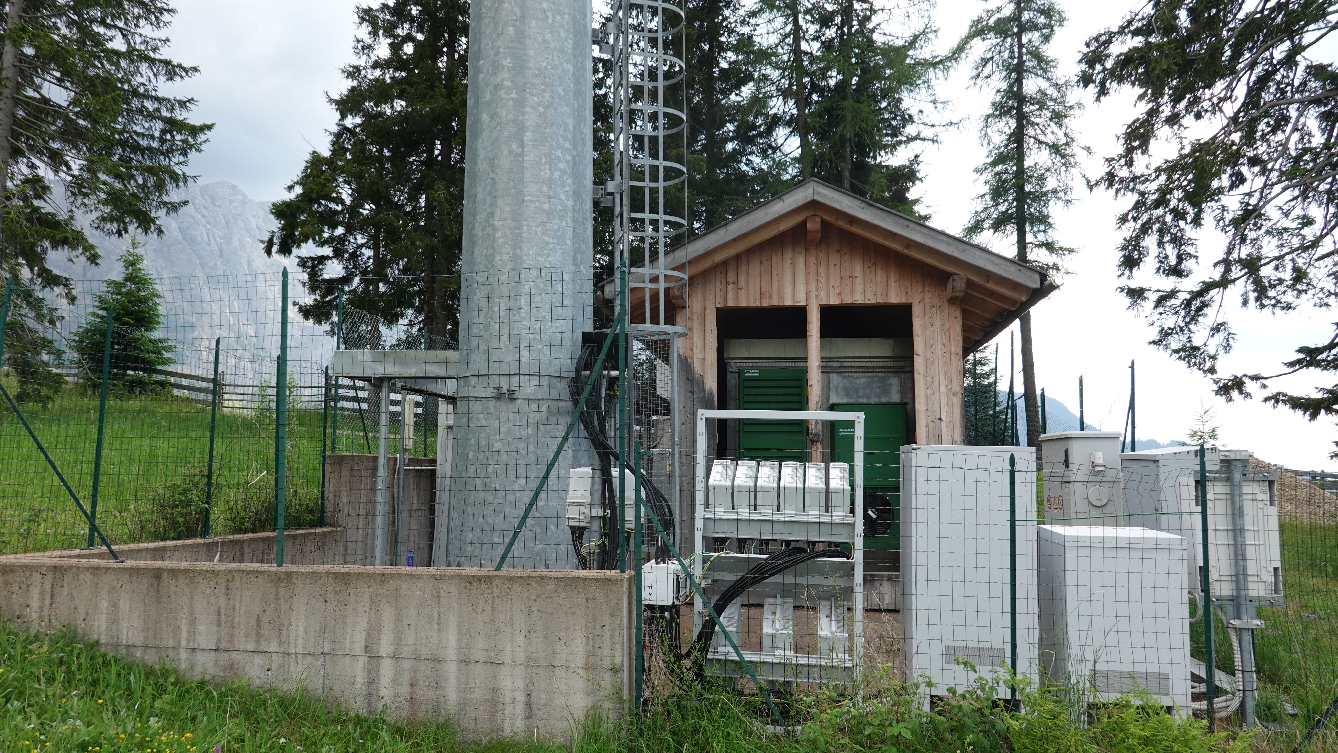 Die Gerätehütte im Juni 2026