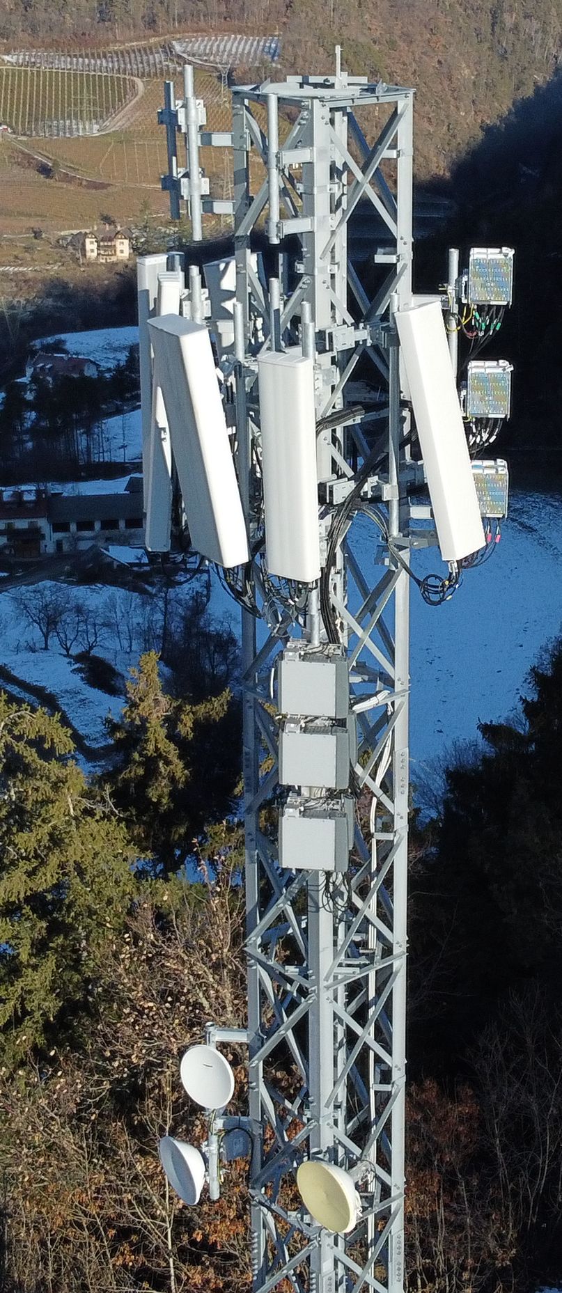 Die Anlage mit den Antennen von Wind3 und Vodafone im Dezember 2021