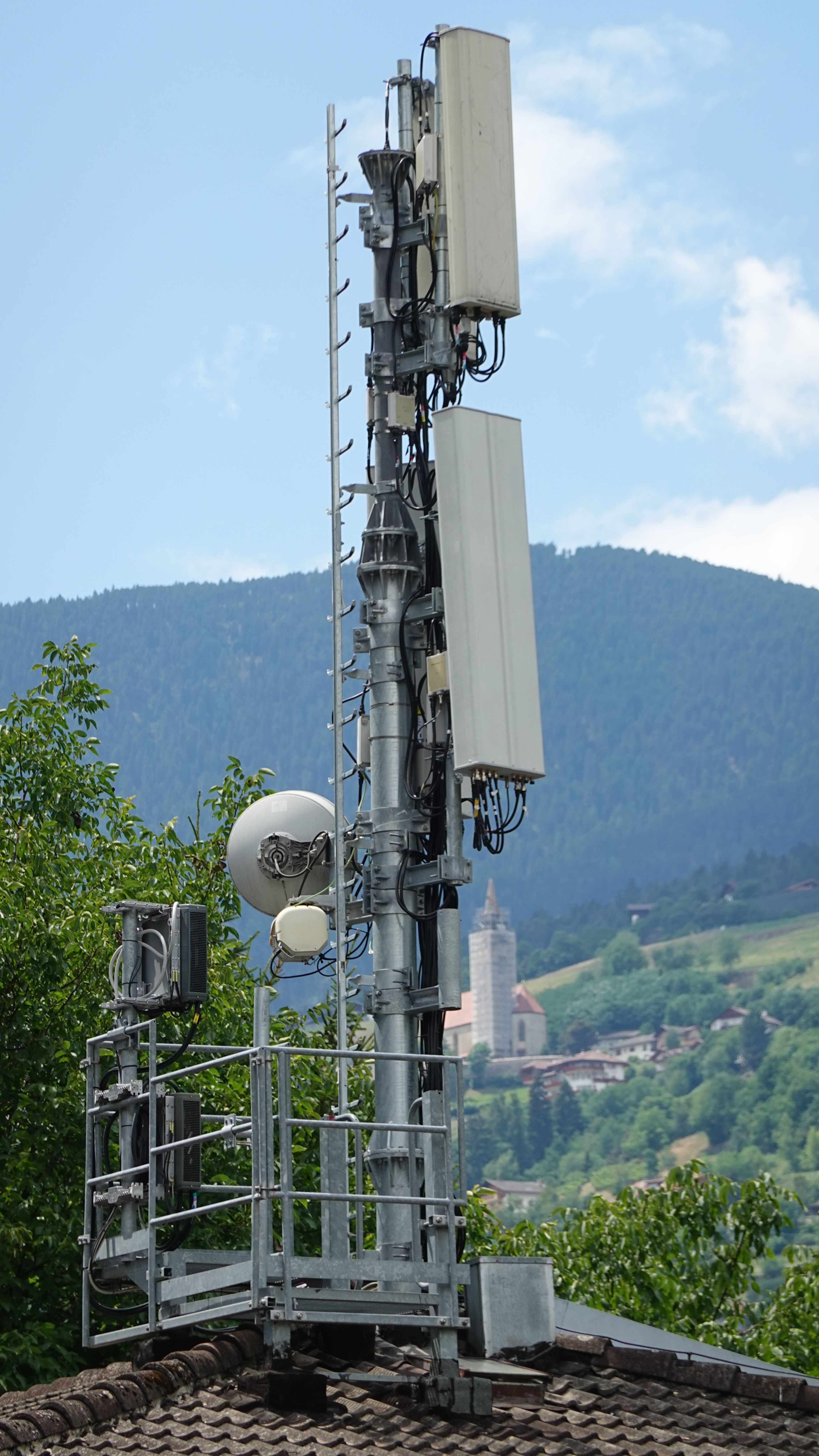 Die Antennen im Juli 2022. Vodafone (unten) hat neue.